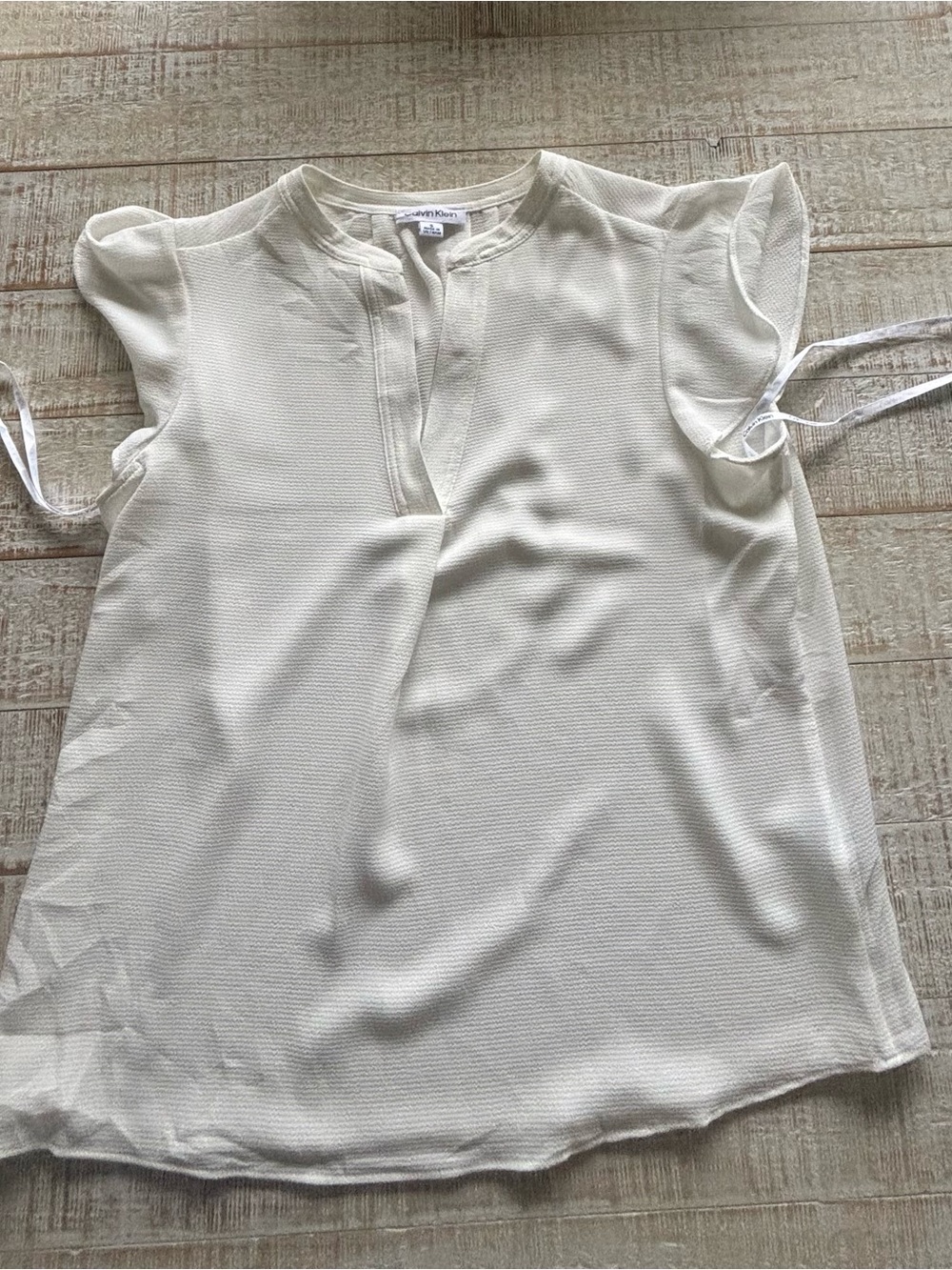 Calvin Klein Ivory/white Flutter-Sleeve Split-Neck Blouse - Picture 2 of 9